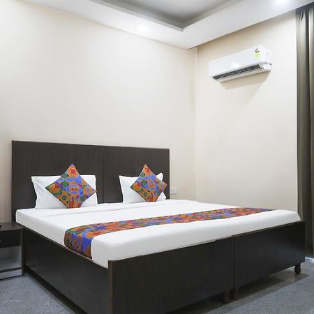 Fabhotel Bliss Premium Гургаон Екстериор снимка