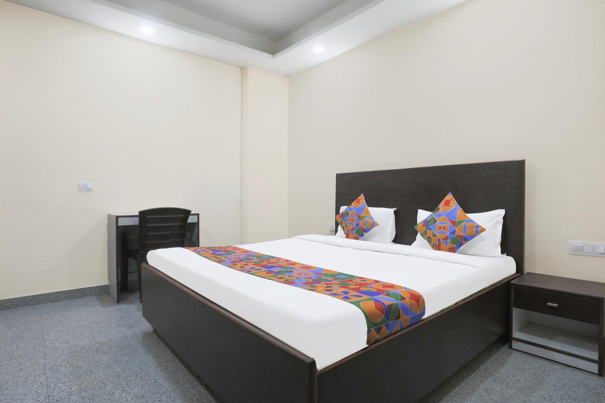 Fabhotel Bliss Premium Гургаон Екстериор снимка