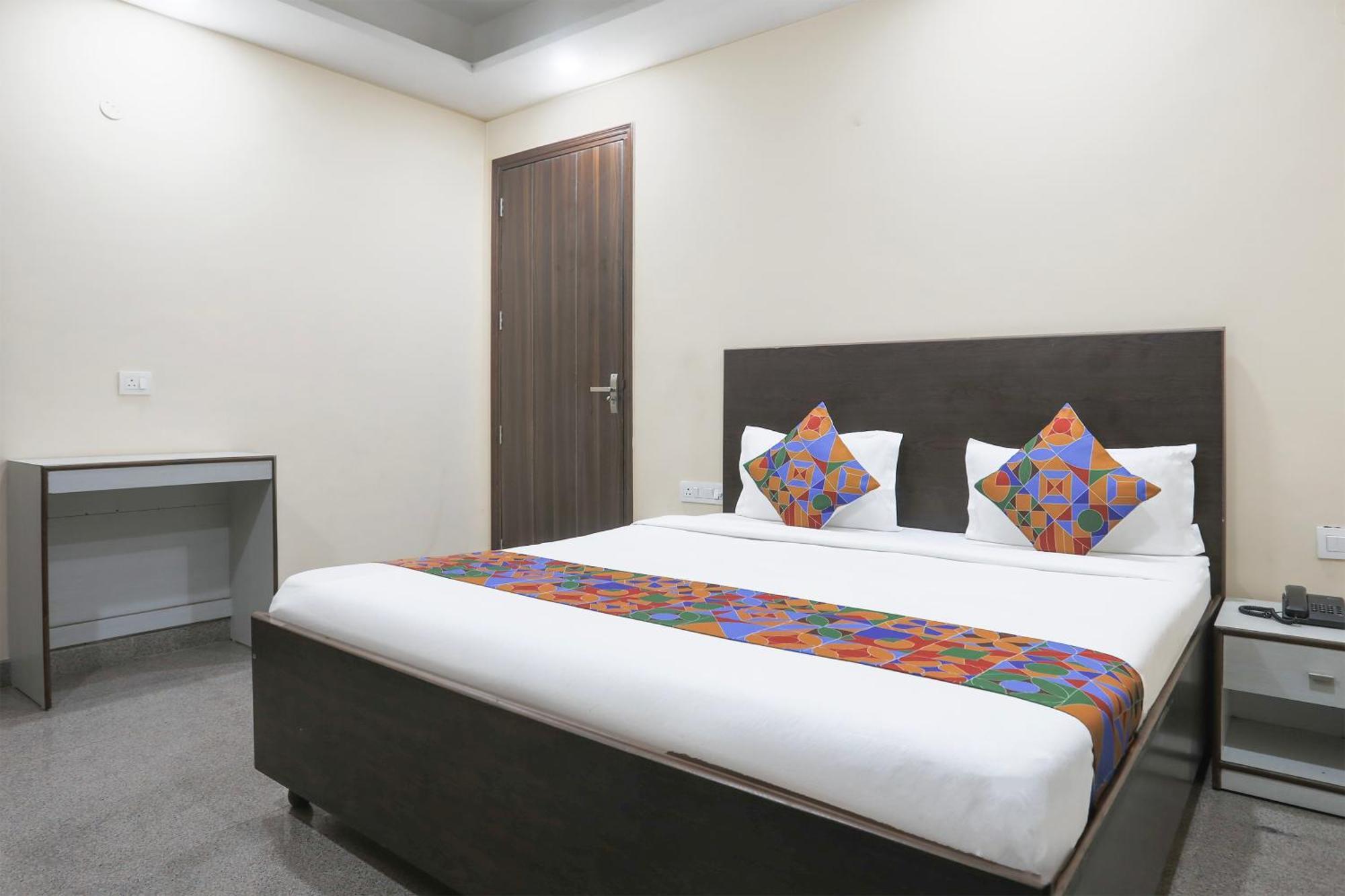 Fabhotel Bliss Premium Гургаон Екстериор снимка