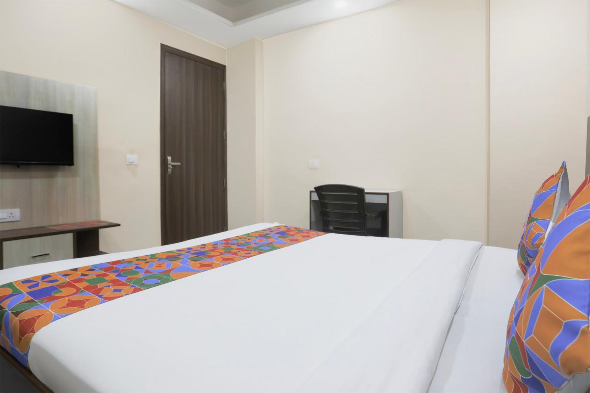 Fabhotel Bliss Premium Гургаон Екстериор снимка